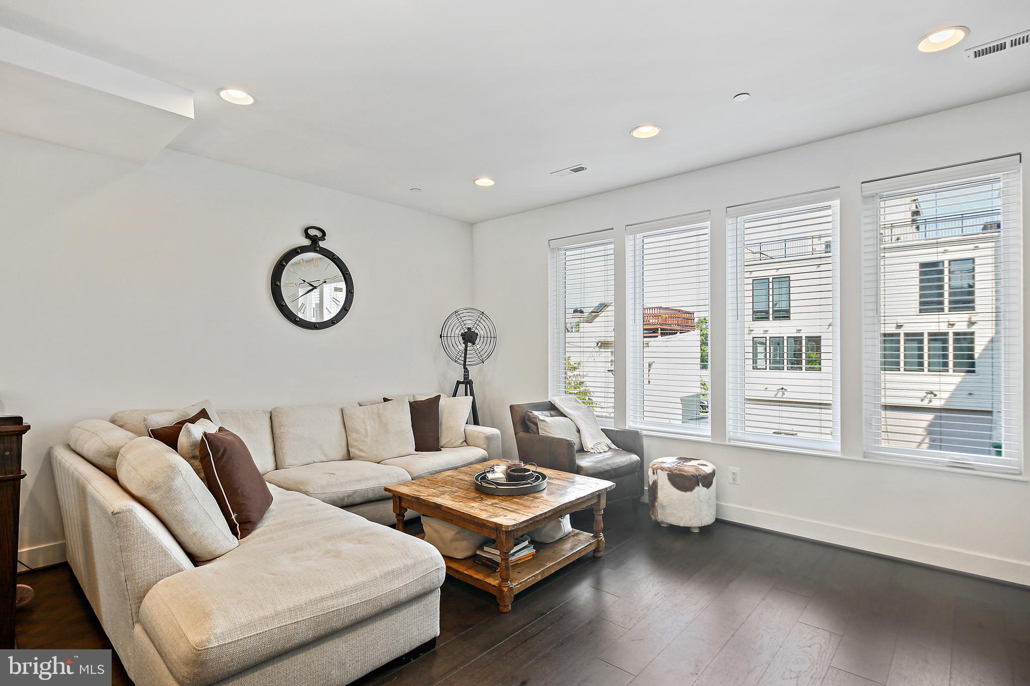 1223 Cooksie Street Baltimore, MD 21230 - Photo 10 of 36 Living Room