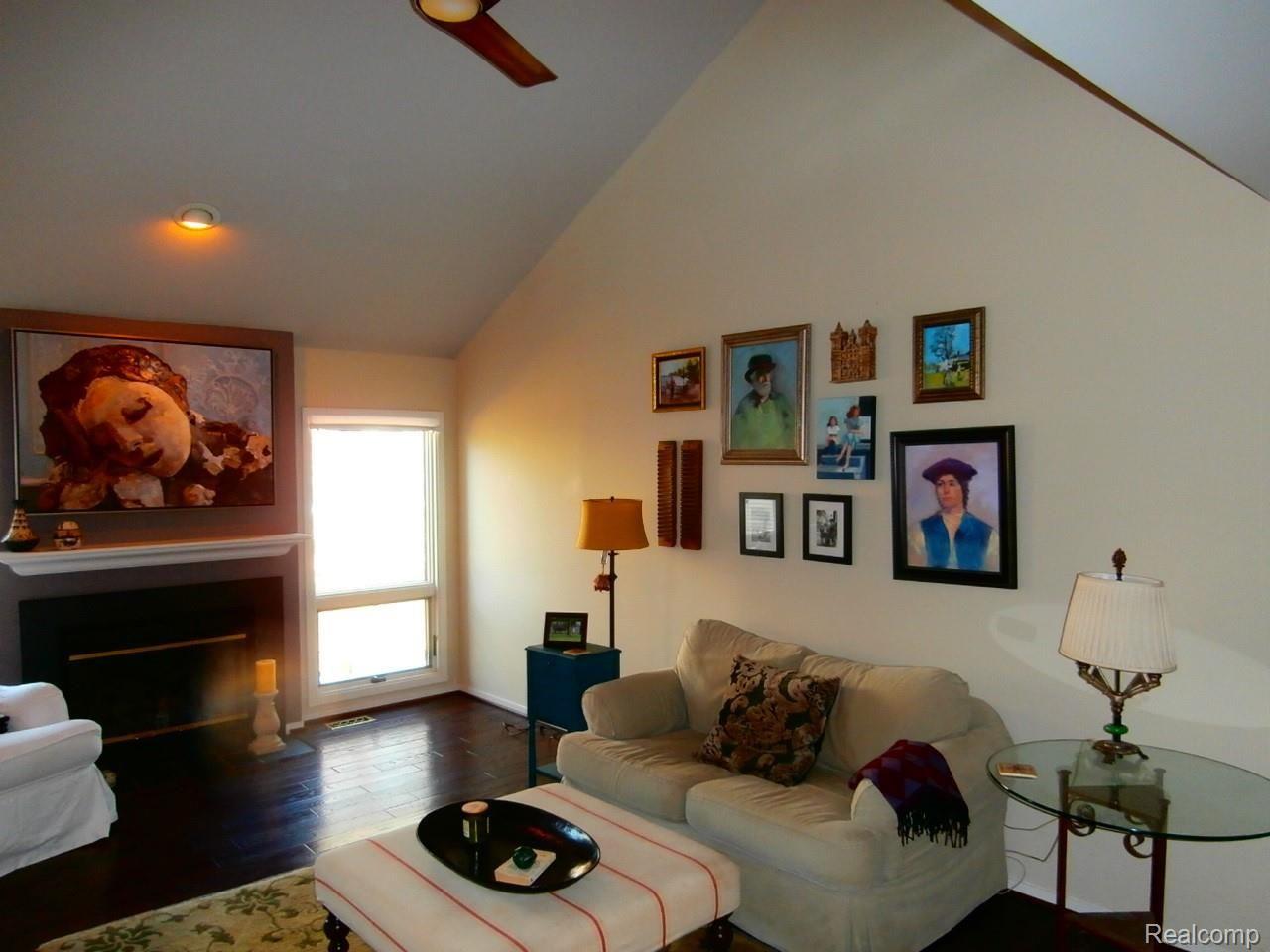 730 Hamilton Court Rochester, MI 48307 - Photo 2 of 39 P3090084.JPG
