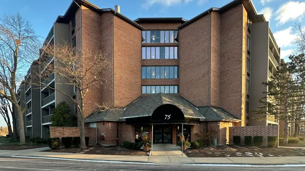 $2,200 | 75 Kristin Circle, Unit 613, Schaumburg, IL 60195