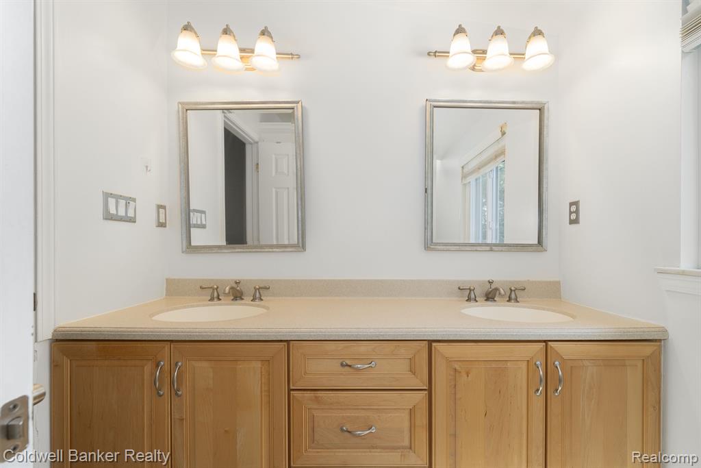 567 South Cranbrook Cross Road Bloomfield Hills, MI 48301 - Photo 20 of 35