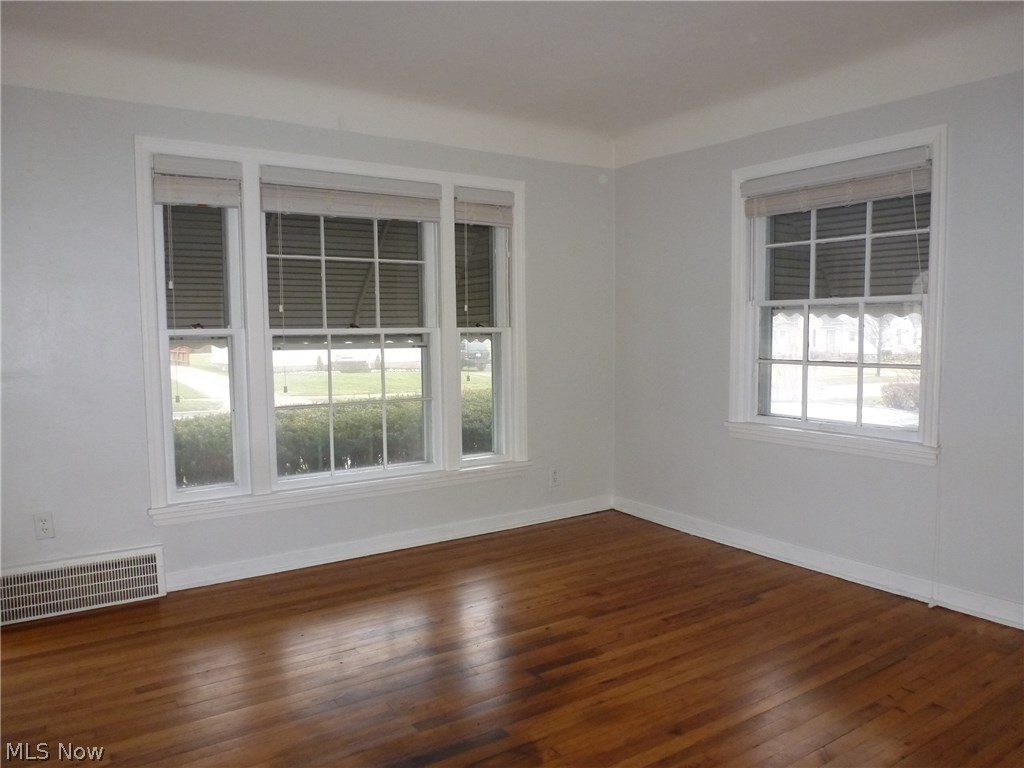 5683 Wellington Road Cleveland, OH 44124 - Photo 3 of 25 Gallery Image 3