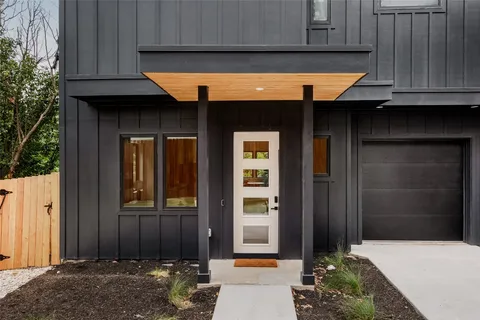 a view of entrance of the house