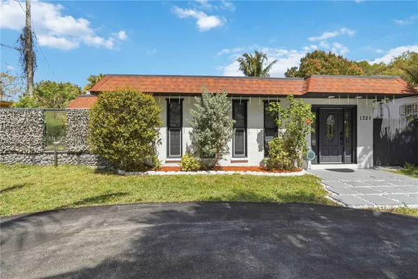 a view of a house with backyard and porch