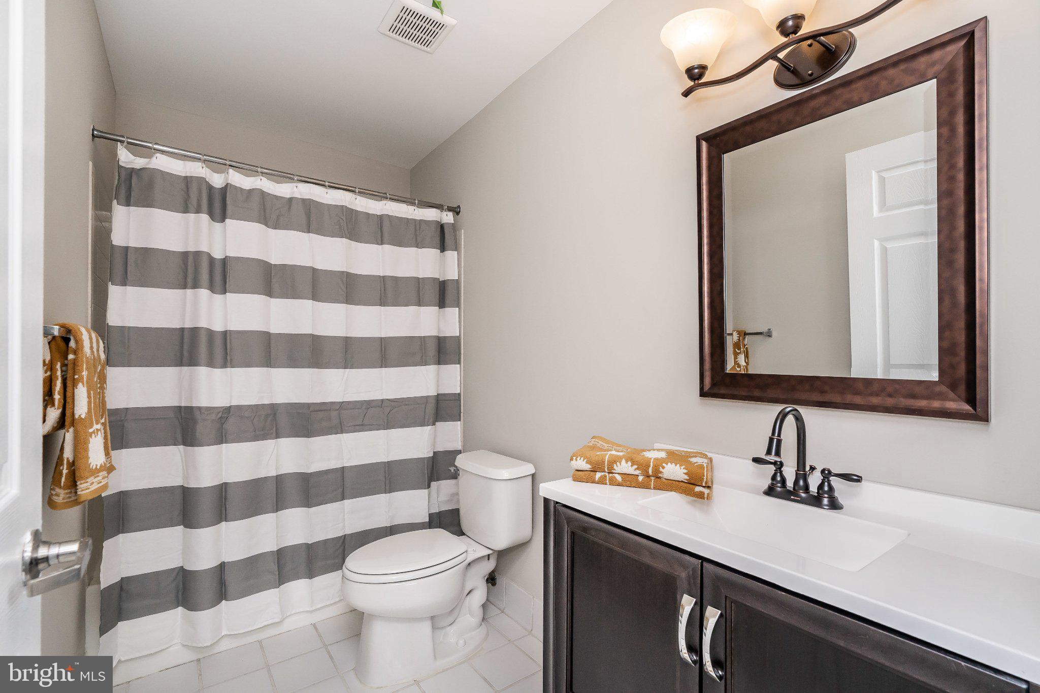 2702 Lighthouse Point East, Unit 532 Baltimore, MD 21224 - Photo 9 of 41 Modern bathroom with stylish accents.