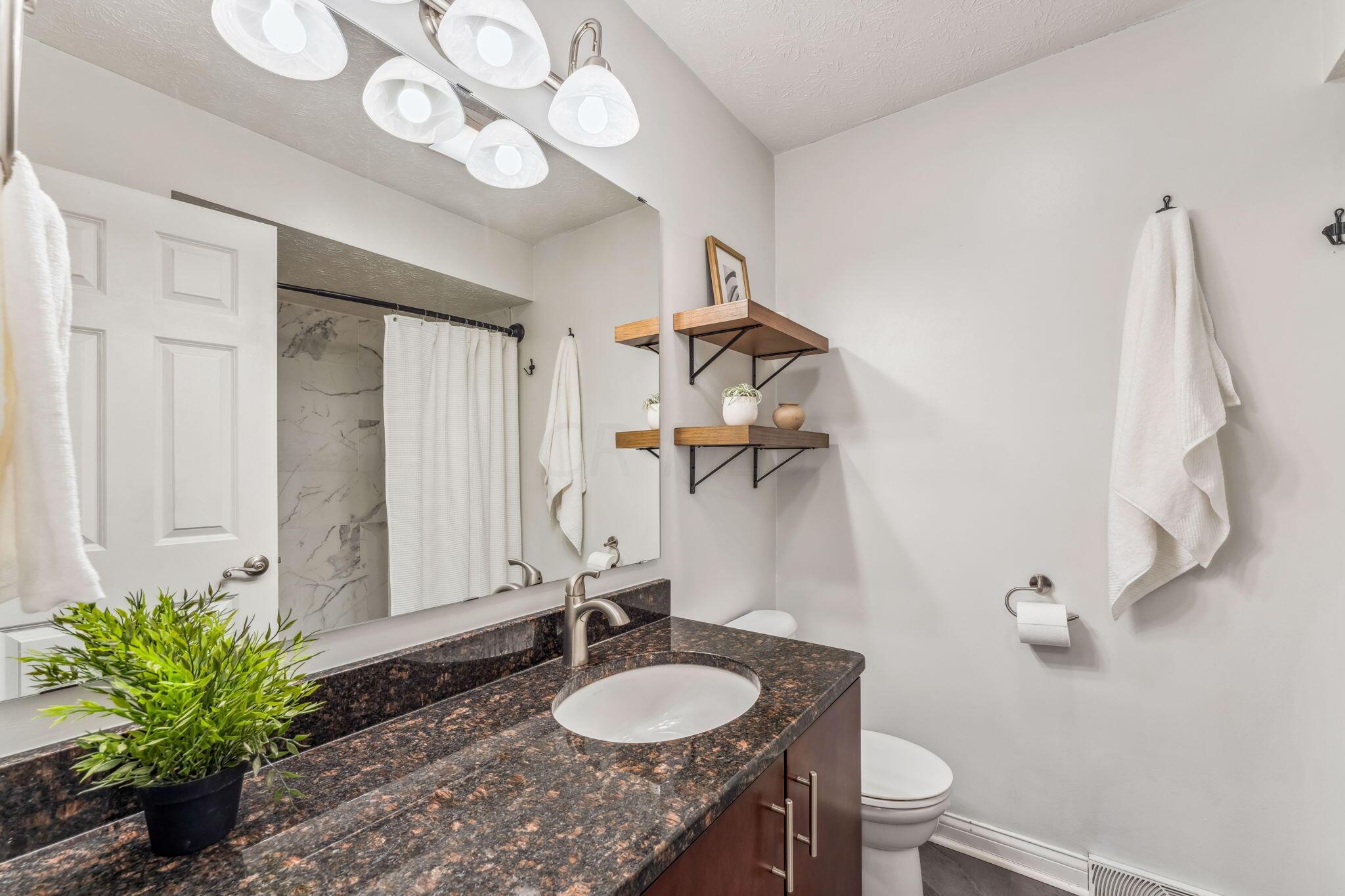 832 Palmer Road Columbus, OH 43212 - Photo 25 of 35 Full Bathroom
