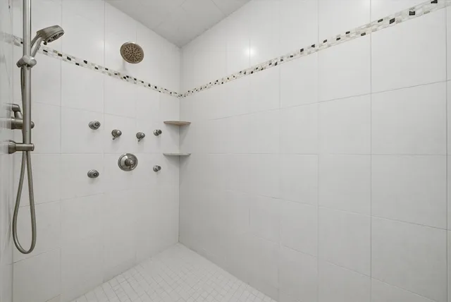 $1,000,000 | 12674 Waterford Drive, Lemont, IL 60439