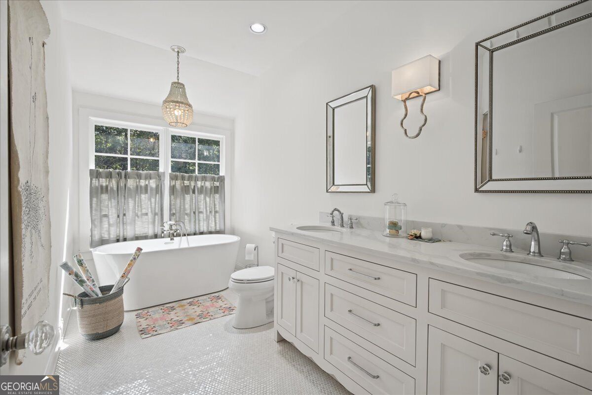 9948 Coleman Road Roswell, GA 30075 - Photo 37 of 49 Gallery Image 37