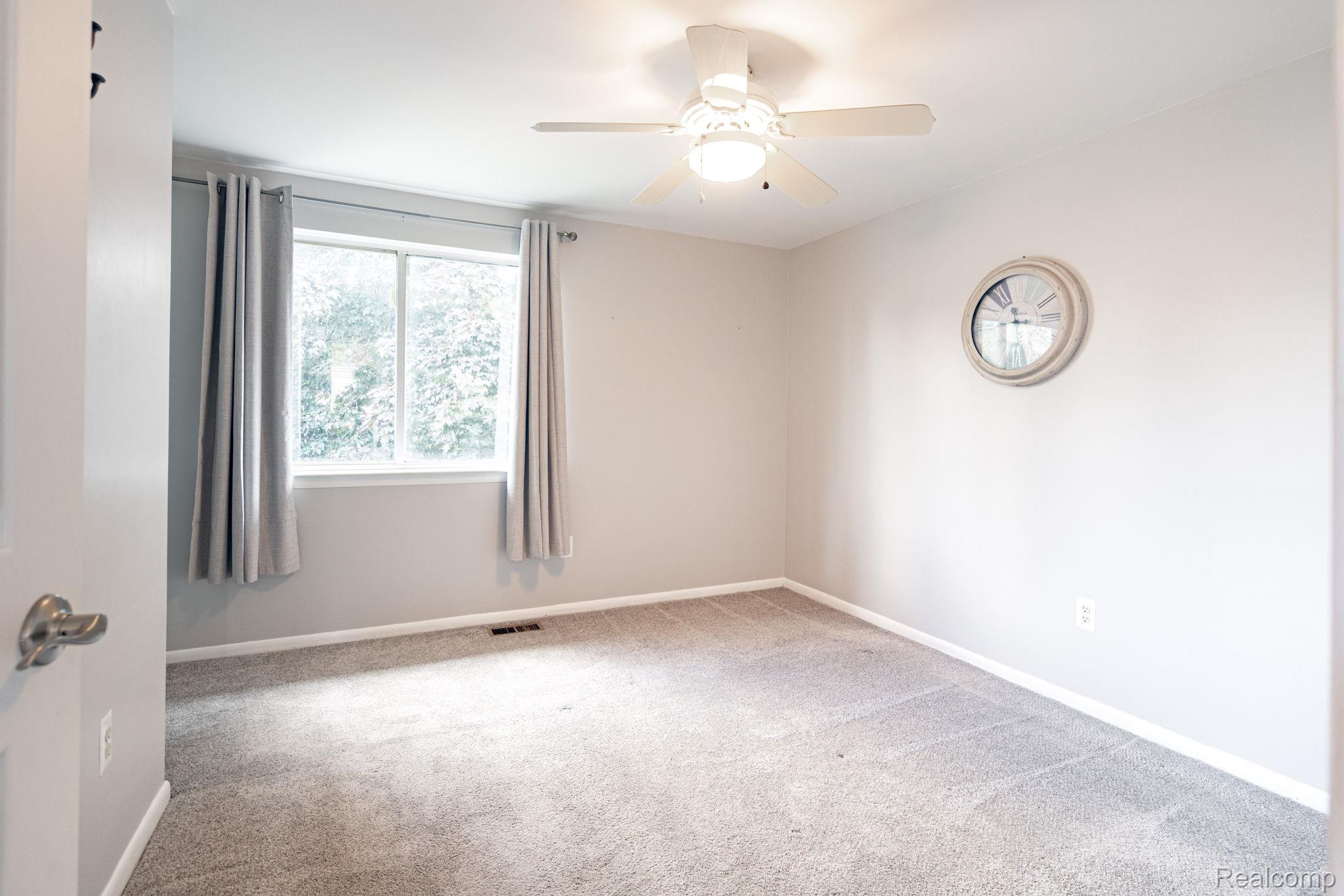1642 Dancer Drive Rochester, MI 48307 - Photo 19 of 36 25-web-or-mls-interiors-16.jpg