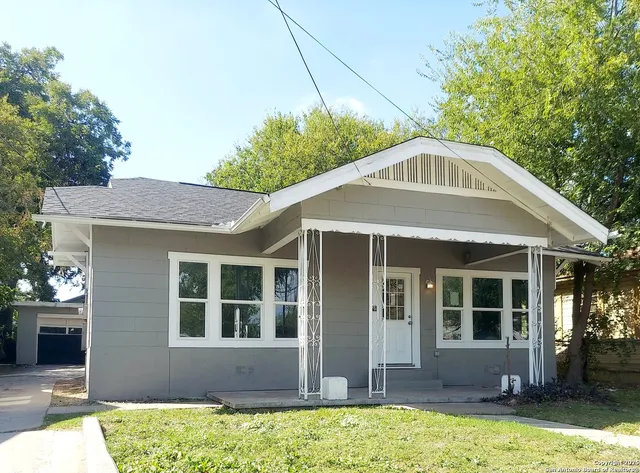 $1,600 | 2710 East Houston Street, San Antonio, TX 78202