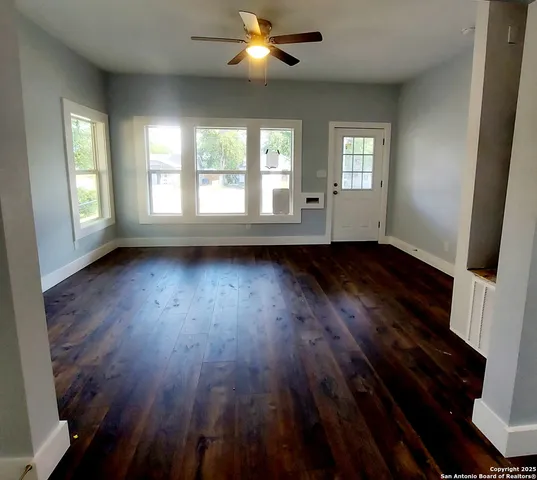 $1,600 | 2710 East Houston Street, San Antonio, TX 78202