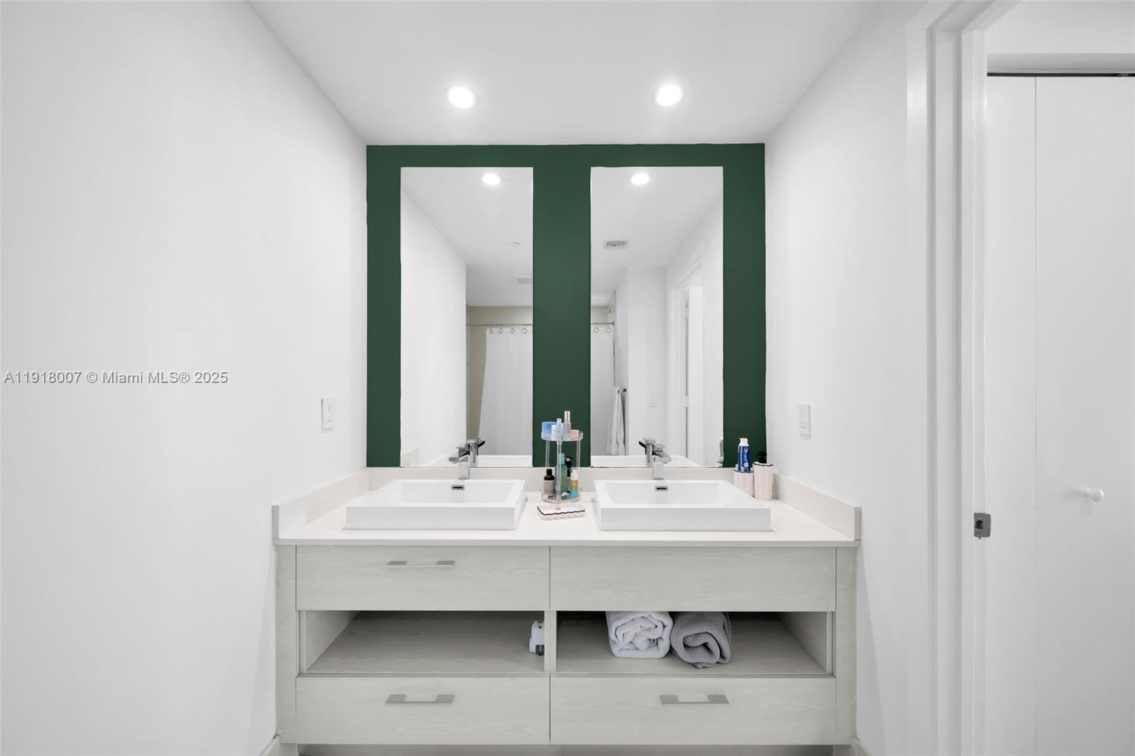 45 Southwest 9th Street, Unit 3909 Miami, FL 33130 - Photo 16 of 23 a bathroom with a sink and a mirror