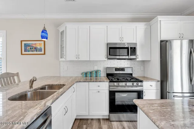 $550,000 | 17 Green Tree Circle, Hazlet, NJ 07730