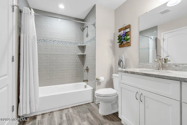 $550,000 | 17 Green Tree Circle, Hazlet, NJ 07730