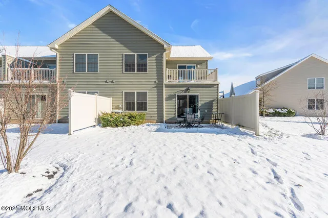 $550,000 | 17 Green Tree Circle, Hazlet, NJ 07730