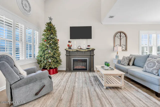 $550,000 | 17 Green Tree Circle, Hazlet, NJ 07730