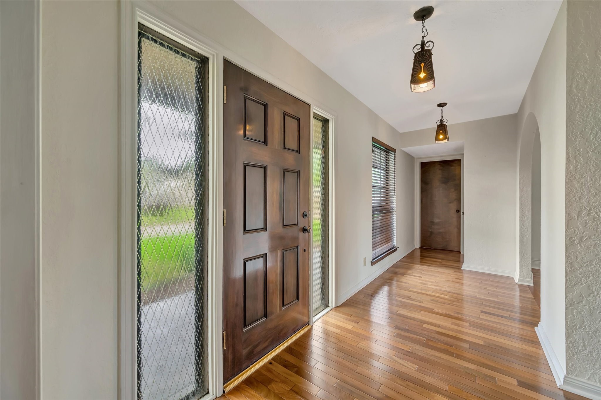 822 Devonport Lane Seabrook, TX 77586 - Photo 13 of 50 a view of a hallway with wooden floor and a bathroom