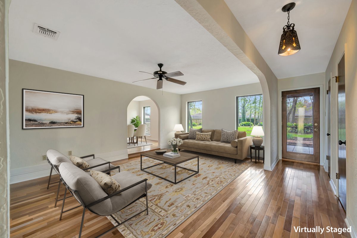 822 Devonport Lane Seabrook, TX 77586 - Photo 15 of 50 a living room with furniture and wooden floor