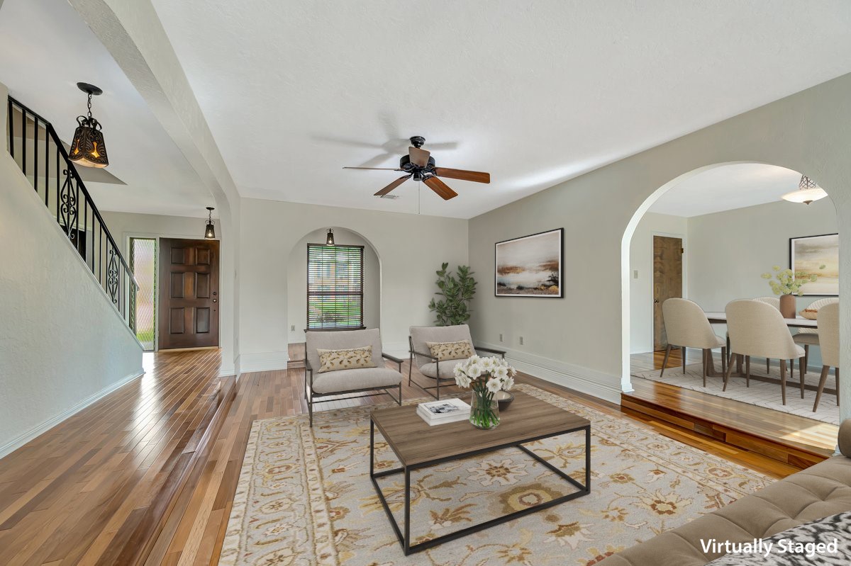 822 Devonport Lane Seabrook, TX 77586 - Photo 17 of 50 a living room with furniture and a table