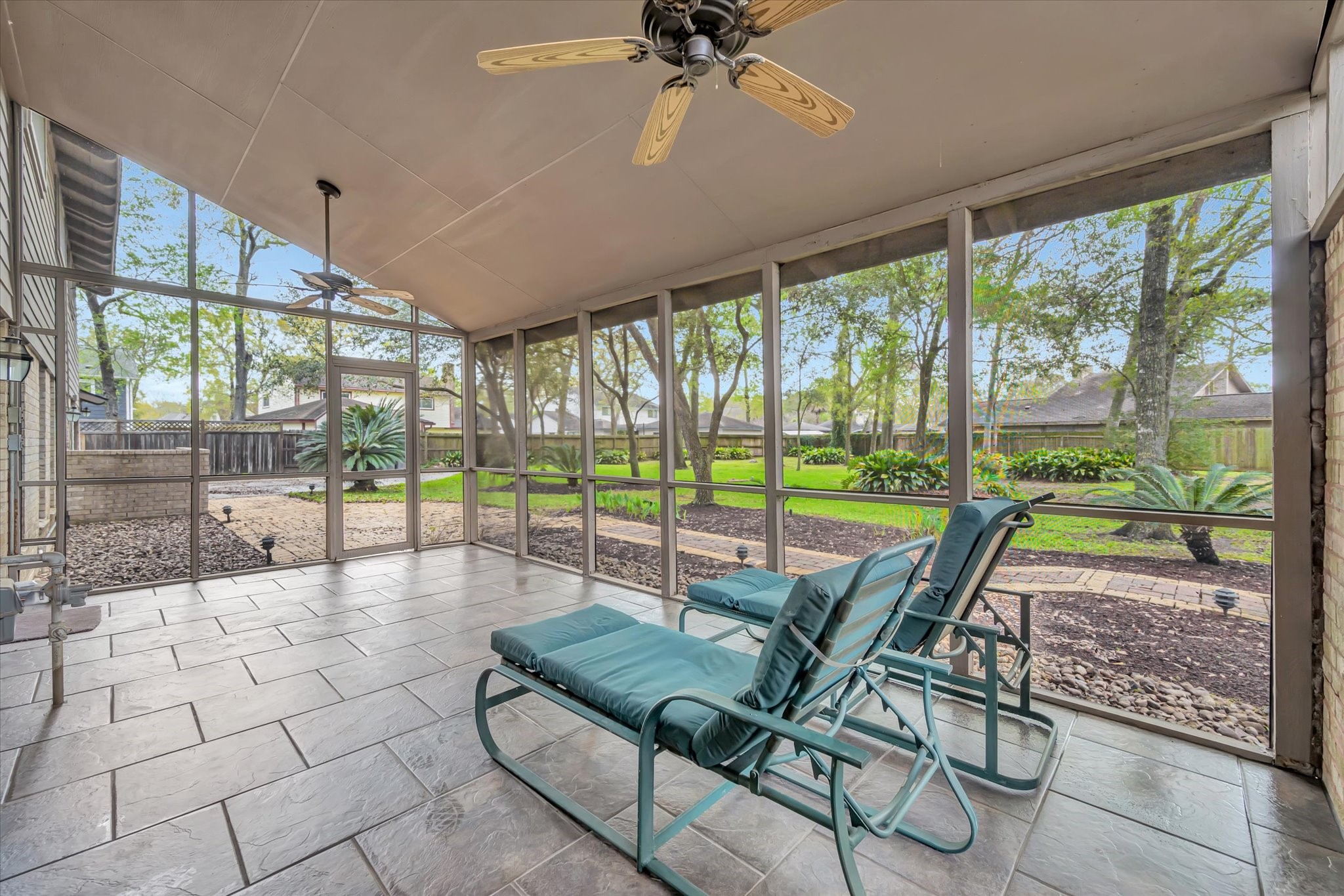 822 Devonport Lane Seabrook, TX 77586 - Photo 22 of 50 a living room with hardwood floor and windows