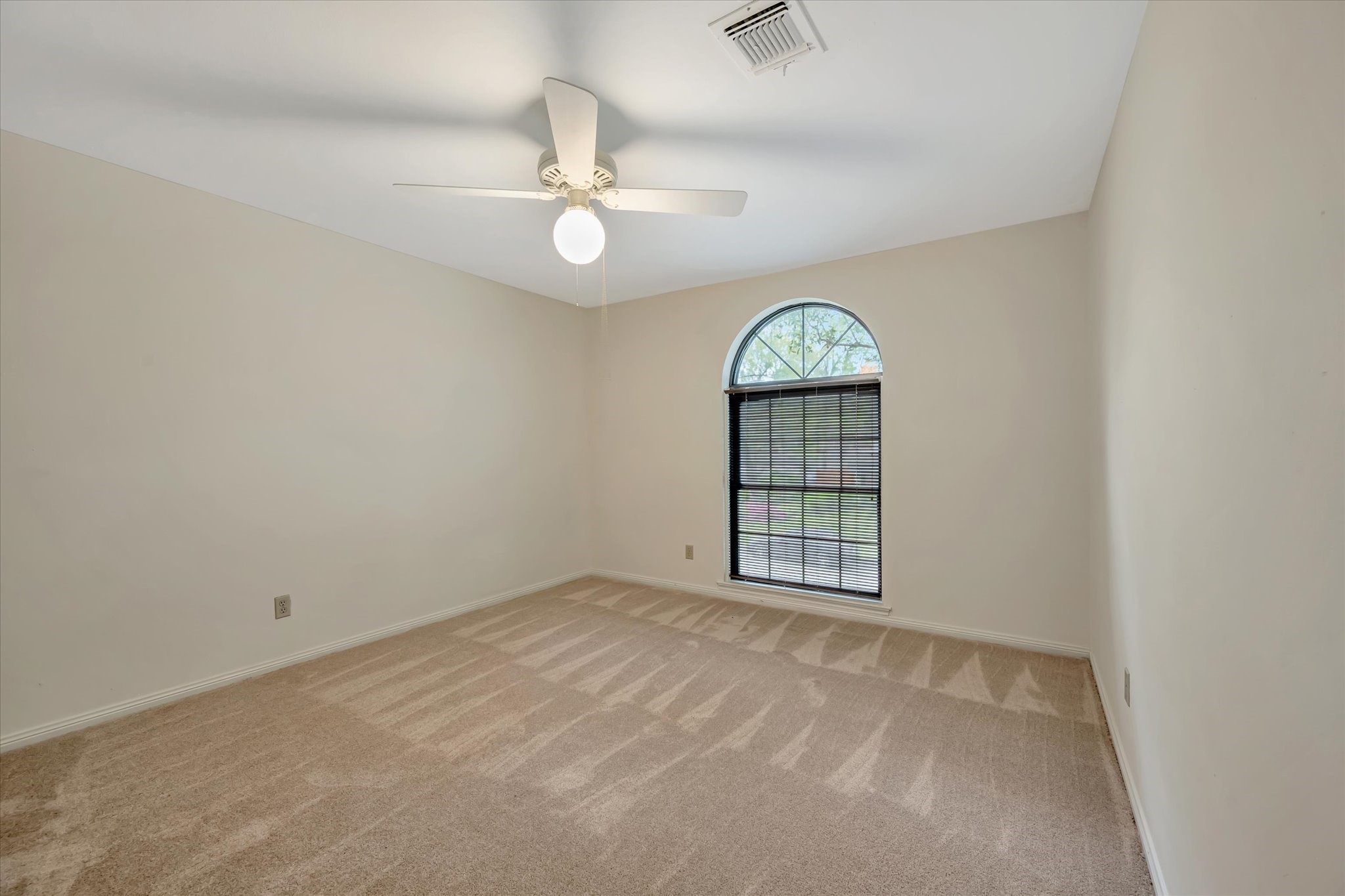 822 Devonport Lane Seabrook, TX 77586 - Photo 31 of 50 an empty room with a chandelier fan and windows