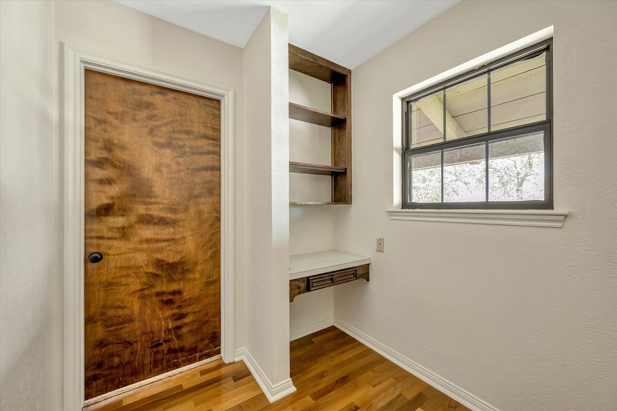 822 Devonport Lane Seabrook, TX 77586 - Photo 47 of 50 an empty room with windows