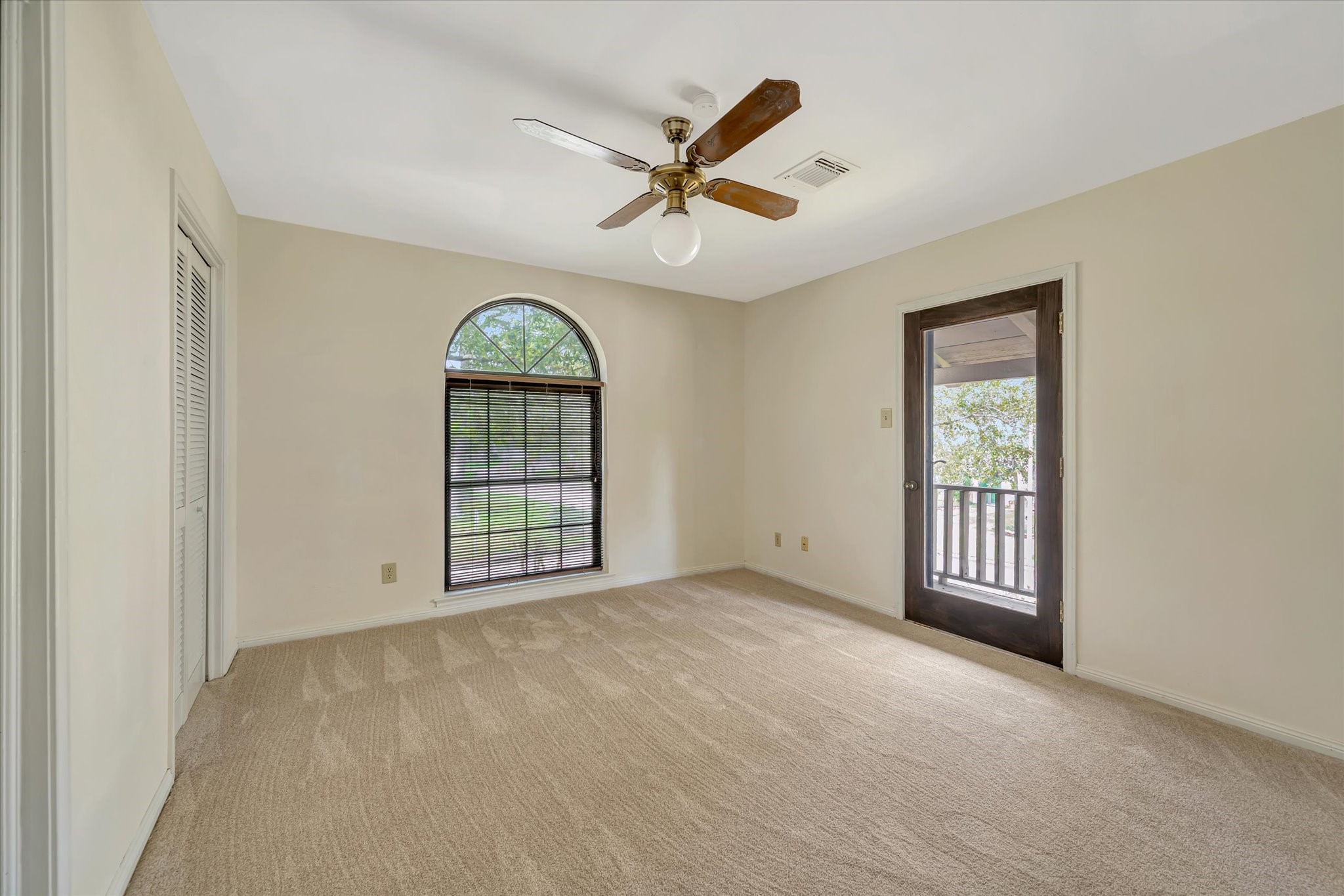 822 Devonport Lane Seabrook, TX 77586 - Photo 48 of 50 a view of an empty room with a window
