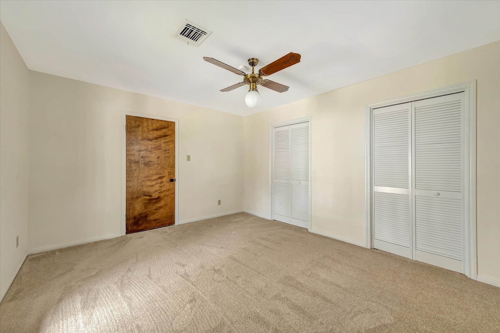 822 Devonport Lane Seabrook, TX 77586 - Photo 50 of 50 an empty room with closet and fan