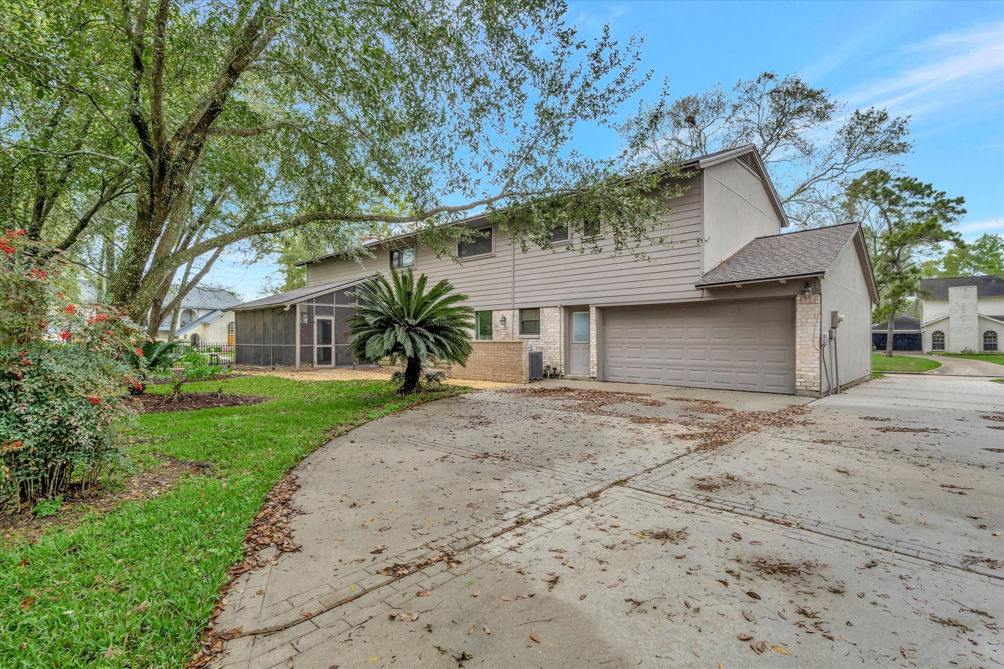822 Devonport Lane Seabrook, TX 77586 - Photo 5 of 50 a front view of a house with a yard and garage