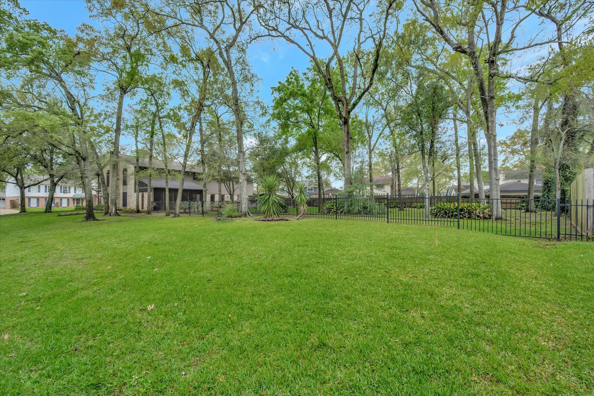 822 Devonport Lane Seabrook, TX 77586 - Photo 8 of 50 a view of a park with large trees