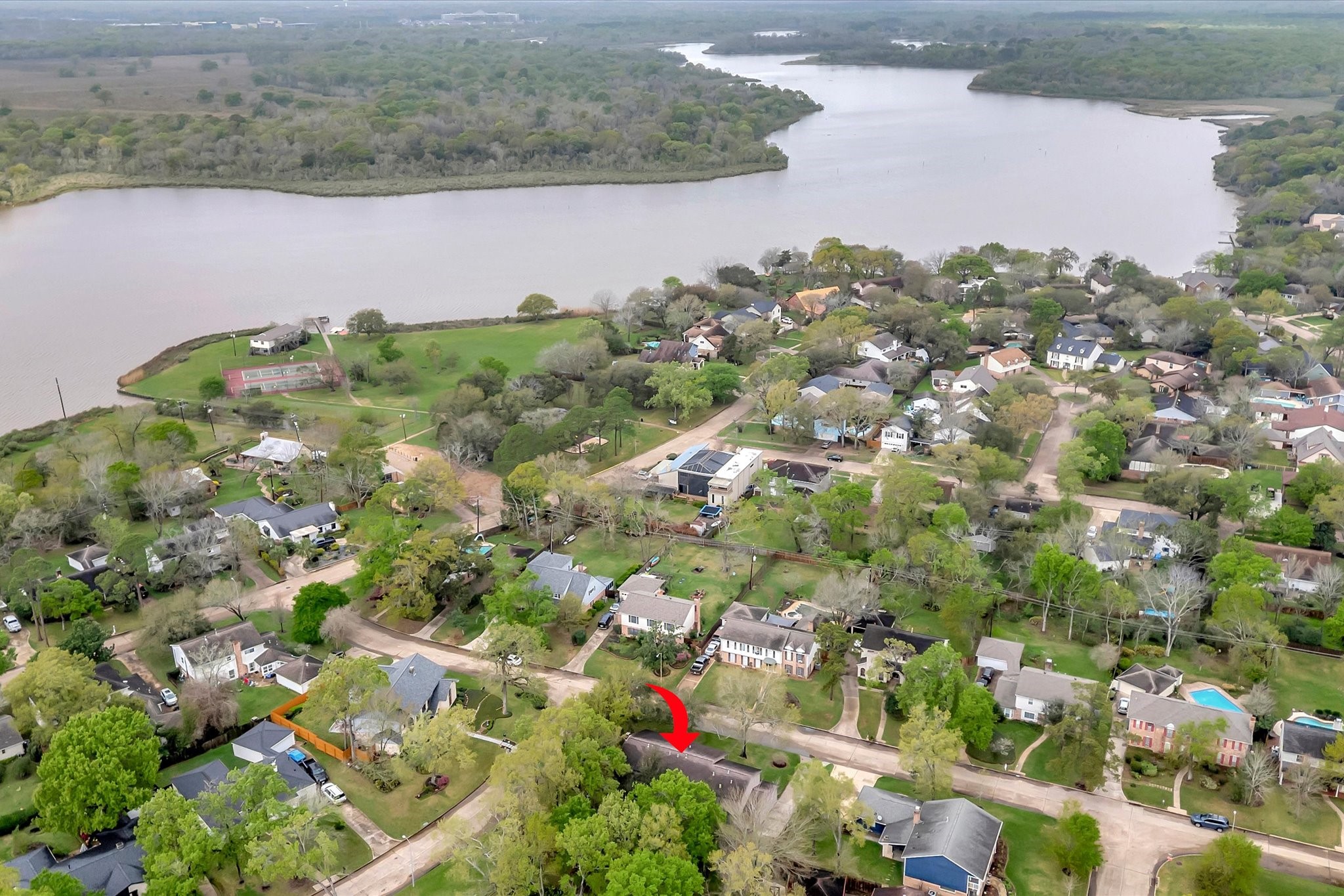 822 Devonport Lane Seabrook, TX 77586 - Photo 10 of 50 an aerial view of a houses with yard