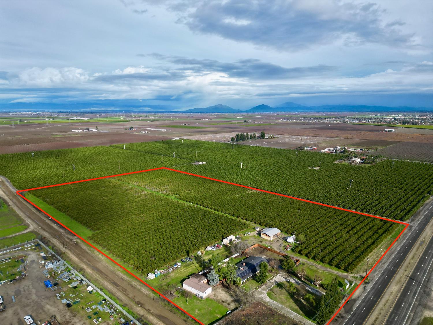 11630 Manning Avenue Selma, CA 93662 - Photo 1 of 5 a view of a tennis court