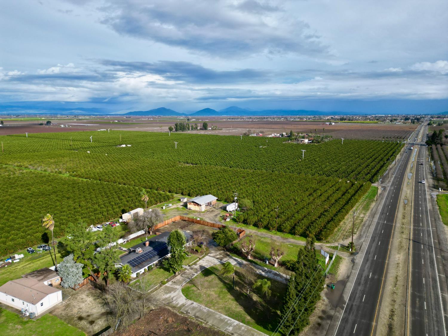 11630 Manning Avenue Selma, CA 93662 - Photo 4 of 5 a view of a city and lake