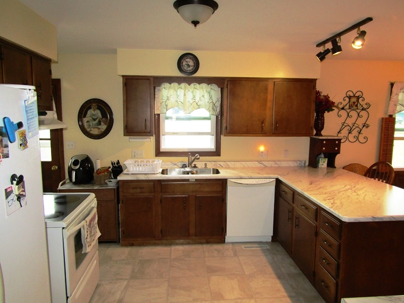 345 North 16th Street Decatur, IN 46733 - Photo 11 of 22