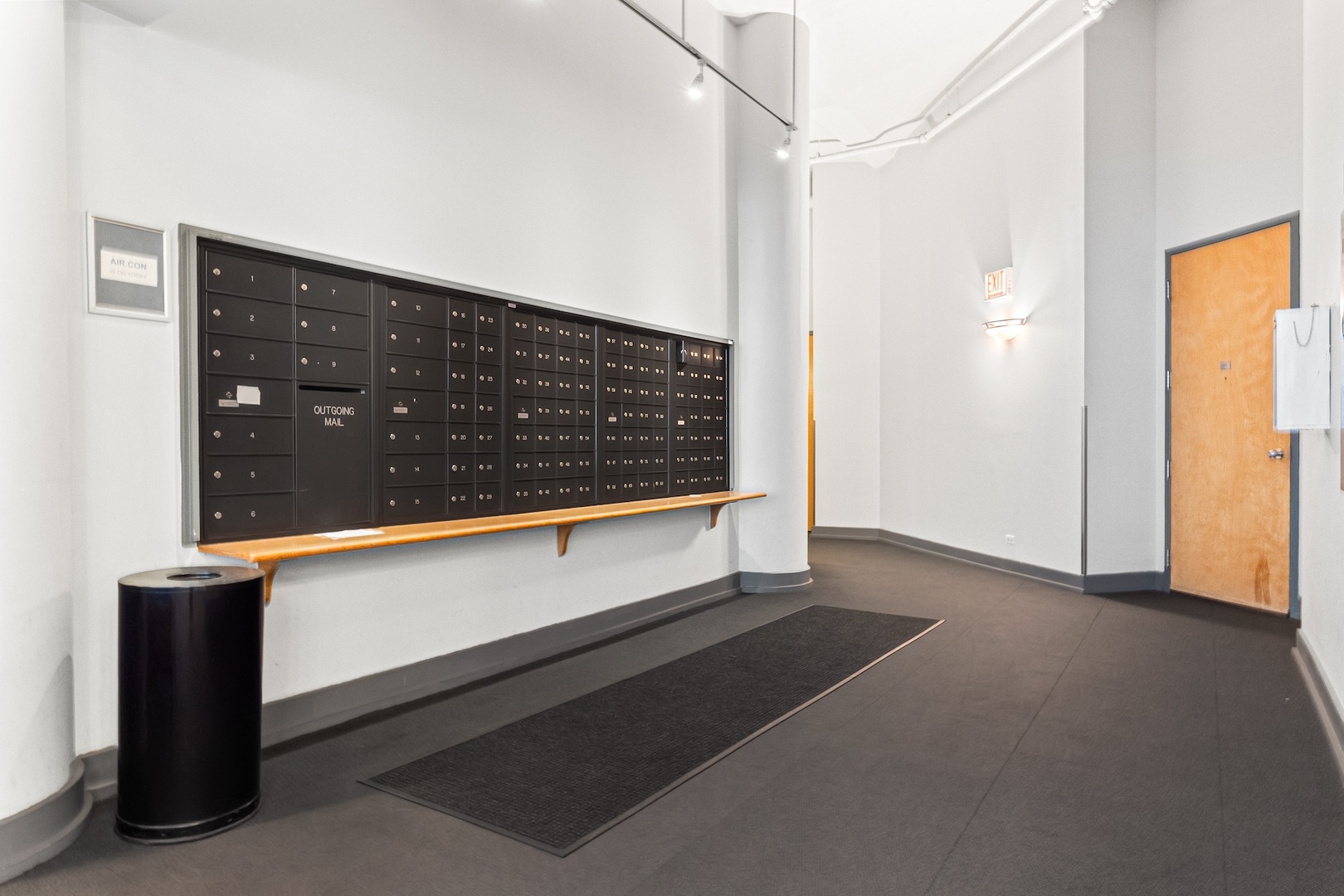 801 South Wells Street, Unit 503 Chicago, IL 60607 - Photo 19 of 21 a view of a hallway with entryway