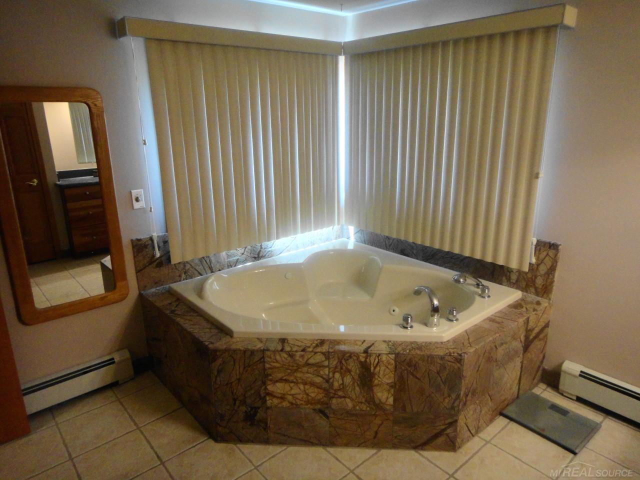 7212 Bluebill Road Algonac, MI 48001 - Photo 27 of 32 31350877-26.JPG