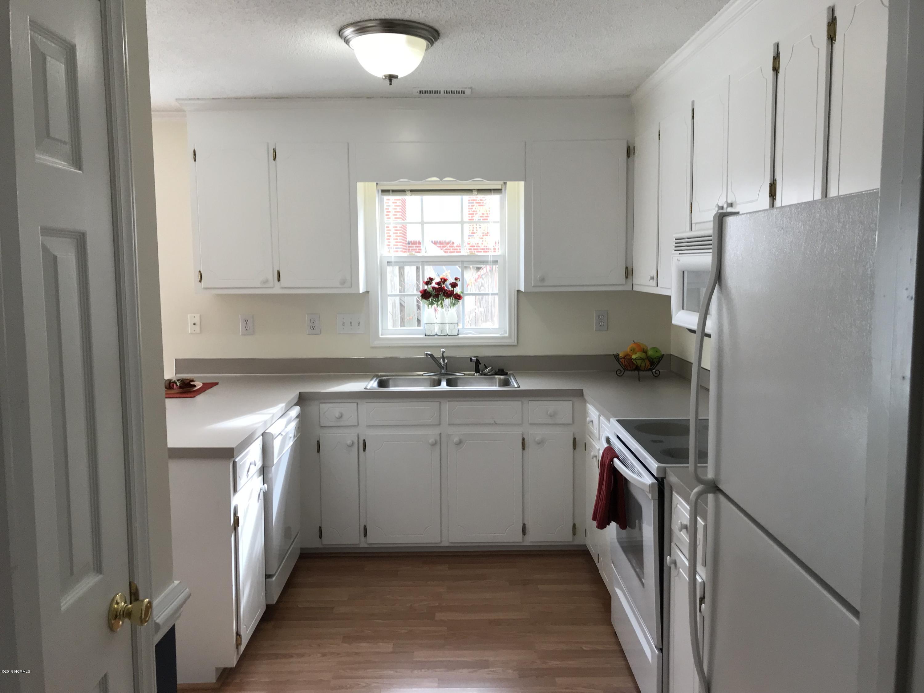930 Spring Forest Road, Unit B3 Greenville, NC 27834 - Photo 8 of 15 kitchen