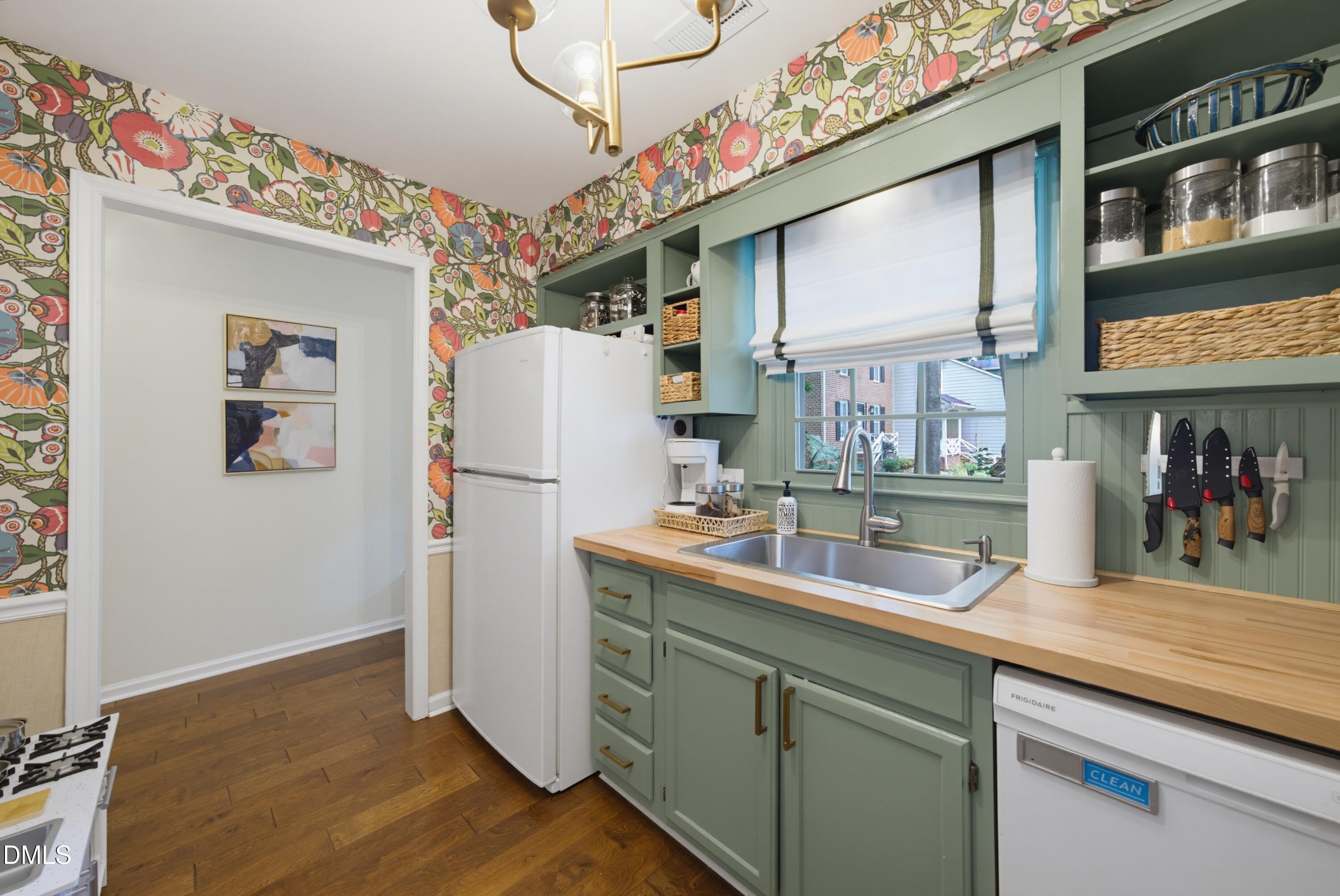 126 Wythe Circle Raleigh, NC 27615 - Photo 9 of 44 Kitchen5