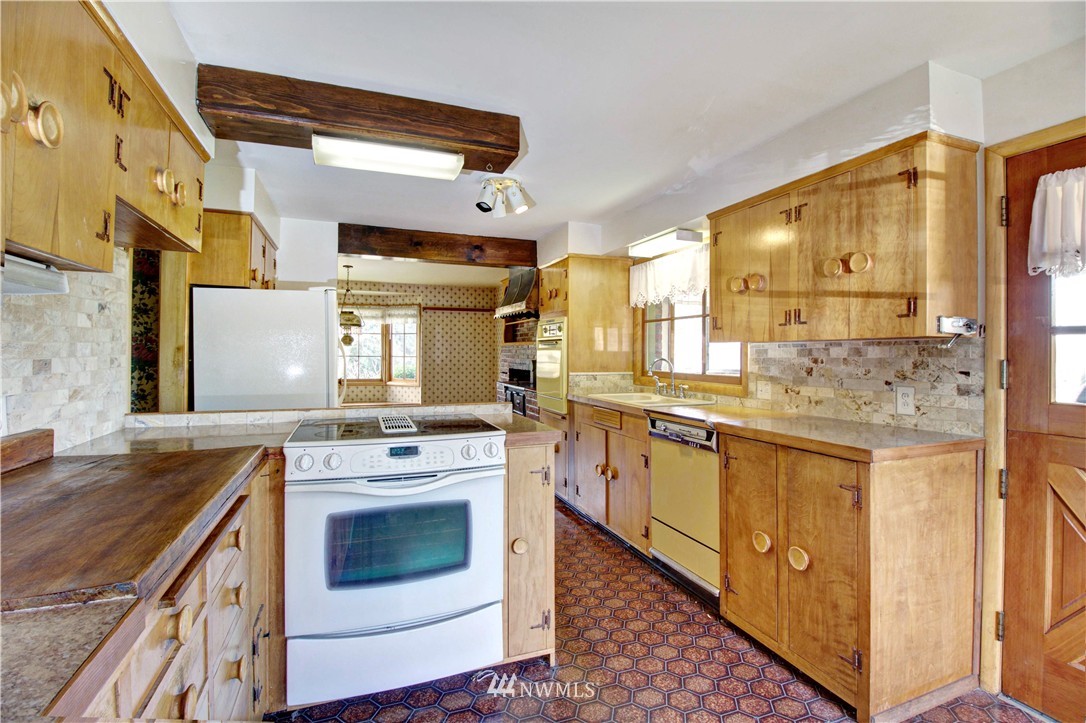 4103 Ridge Road West University Place, WA 98466 - Photo 4 of 25 Gallery Image 4