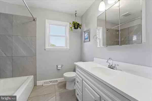$439,900 | 305 Roesch Avenue, Oreland, PA 19075