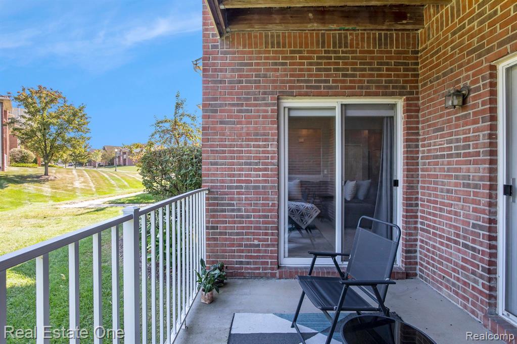 1948 Flagstone Circle Rochester, MI 48307 - Photo 23 of 25