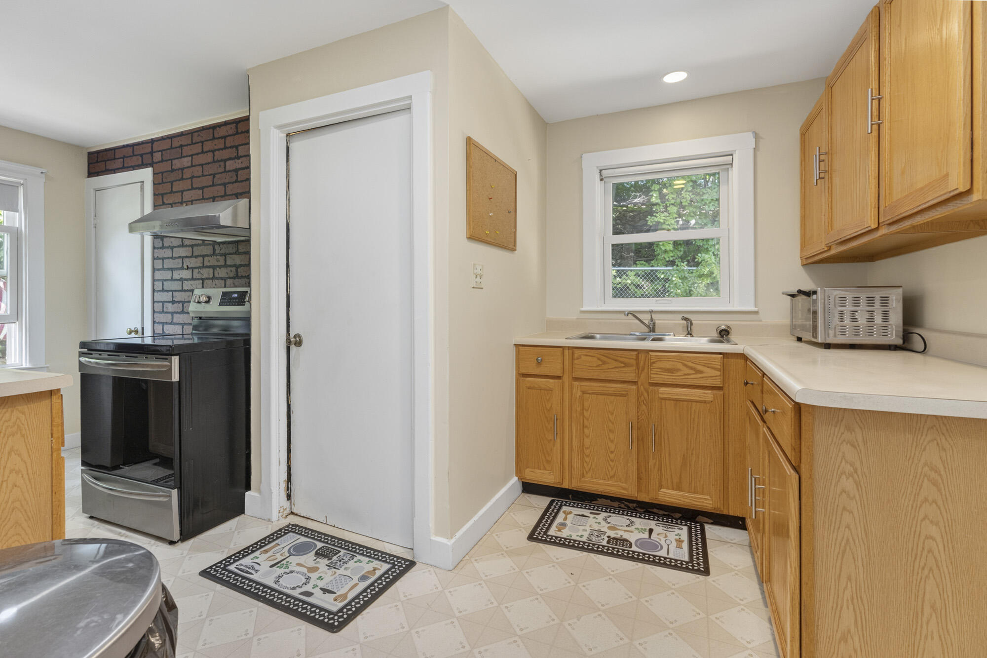 32 Taft Avenue Portland, ME 04102 - Photo 11 of 30 32 Taft_W5_10