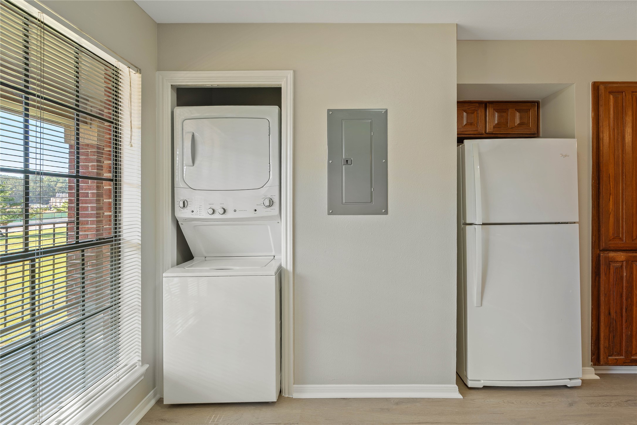 200 Panorama Drive, Unit 107 Conroe, TX 77304 - Photo 13 of 32 a utility room with dryer and washer