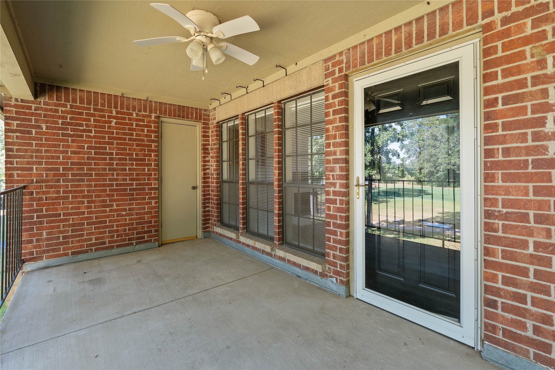200 Panorama Drive, Unit 107 Conroe, TX 77304 - Photo 26 of 32 a view of a interior of the house