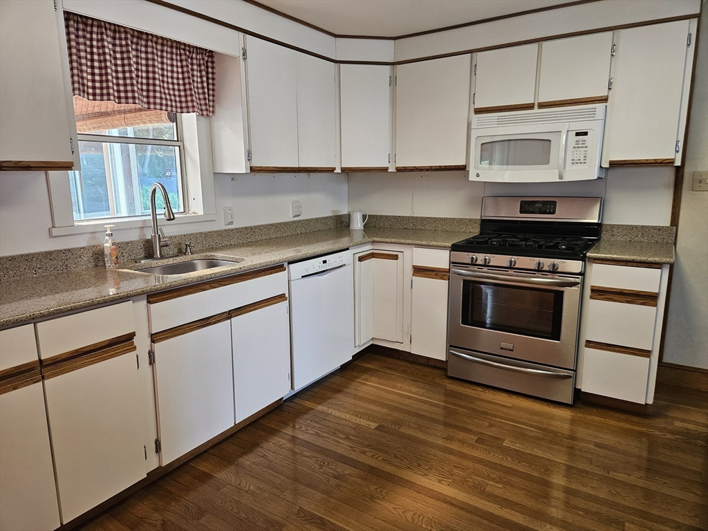22 O'Callaghan Way Lynn, MA 01905 - Photo 3 of 18