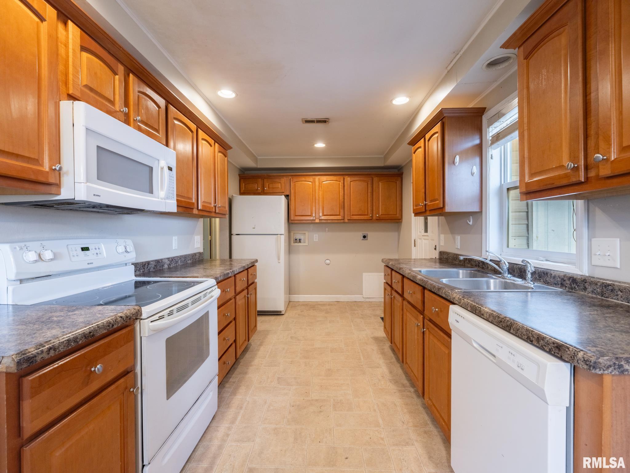 1409 Bush Street Pekin, IL 61554 - Photo 14 of 33