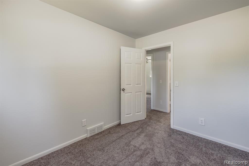 5357 Farm Road Waterford, MI 48327 - Photo 25 of 43