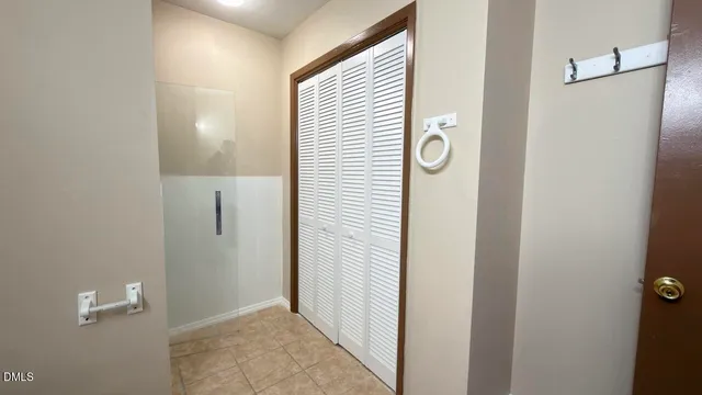 a view of empty room with window