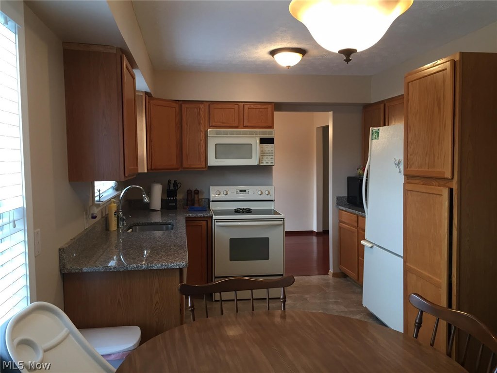 15288 Howe Road Strongsville, OH 44136 - Photo 7 of 24