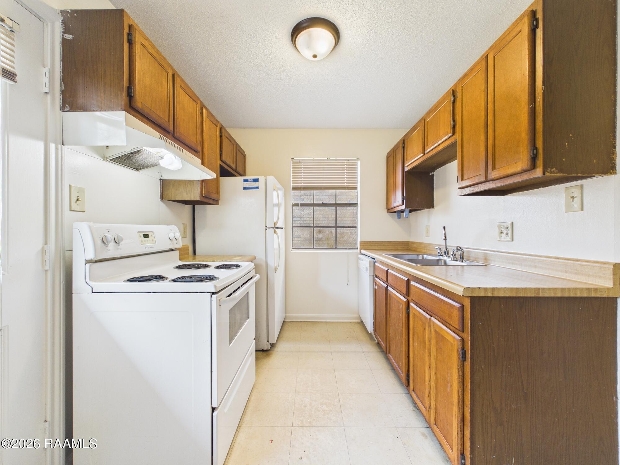 104 Country, Unit D Lafayette, LA 70508 - Photo 6 of 18 CAM06261G6-PR0030-STILL006