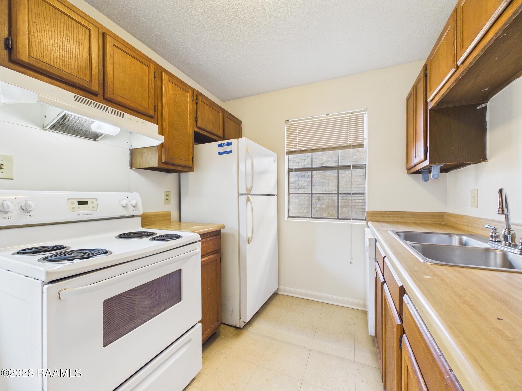 104 Country, Unit D Lafayette, LA 70508 - Photo 7 of 18 CAM06261G6-PR0030-STILL007